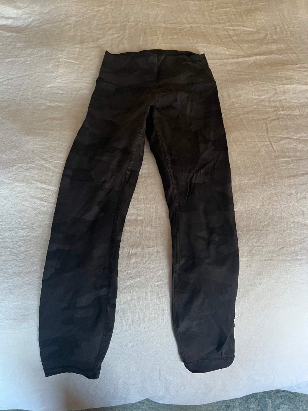 lululemon athletica Black Camouflage Wunder Under leggings size 4